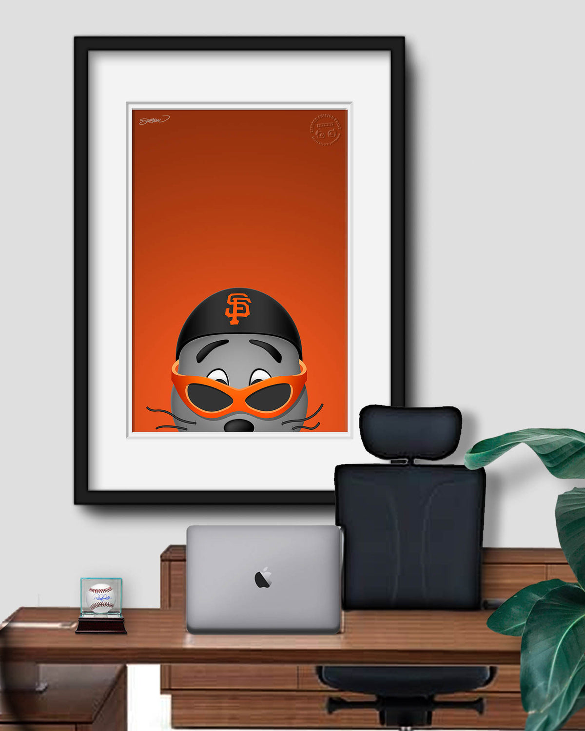 Minimalist Lou Seal