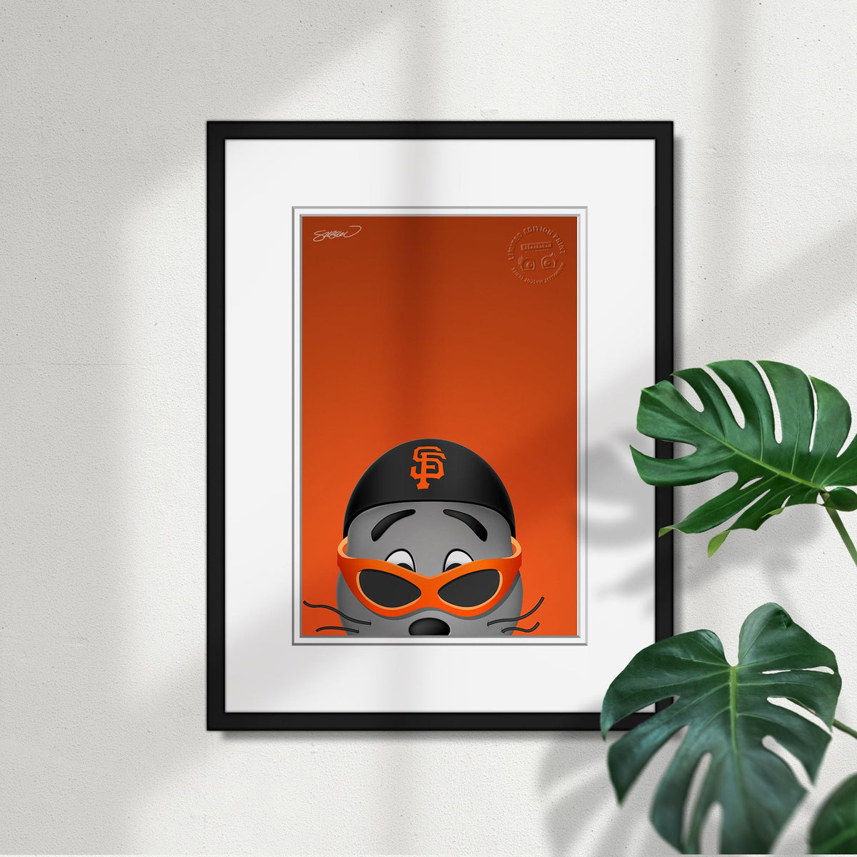 Minimalist Lou Seal